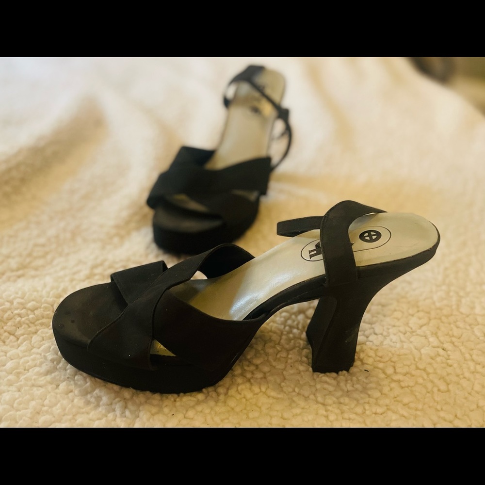 Blk suede platform sandal sz 7.5. Barely worn. 3.5” platform heel